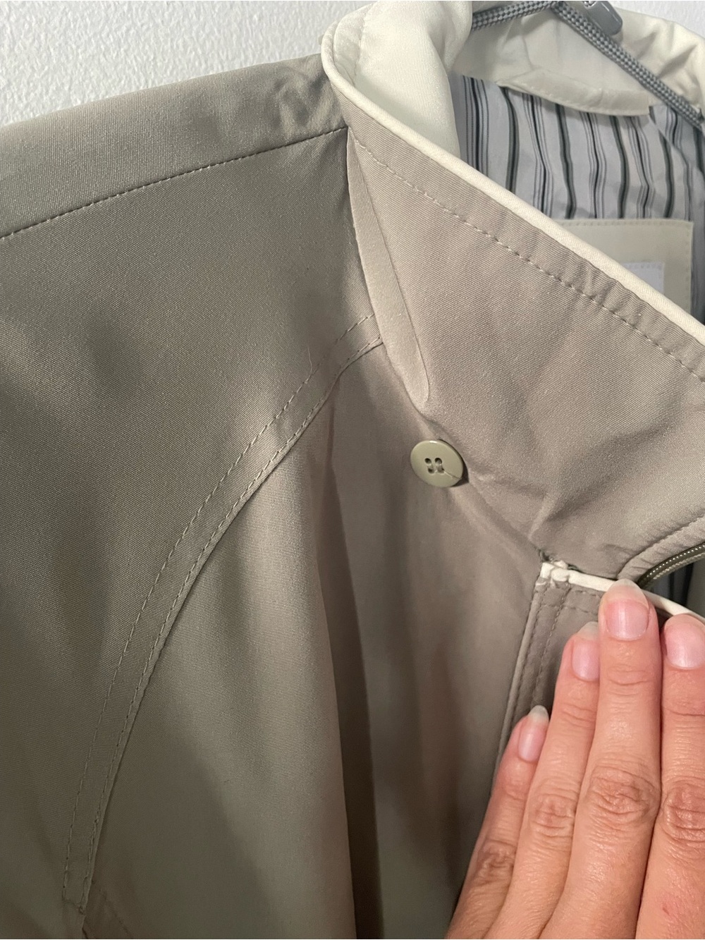 Liz Claiborne Light Gray Trench Coat with Off-White Trim - Picture 3 of 9